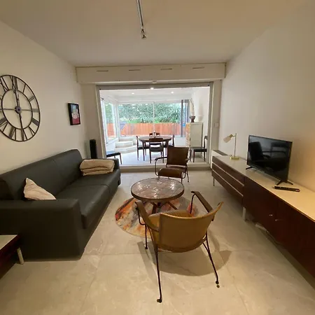 Spacieux Renove Avec Terrasse Et Parking Prive - Fr-1-374-99 *