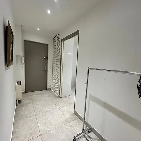 Spacieux Renove Avec Terrasse Et Parking Prive - Fr-1-374-99 *