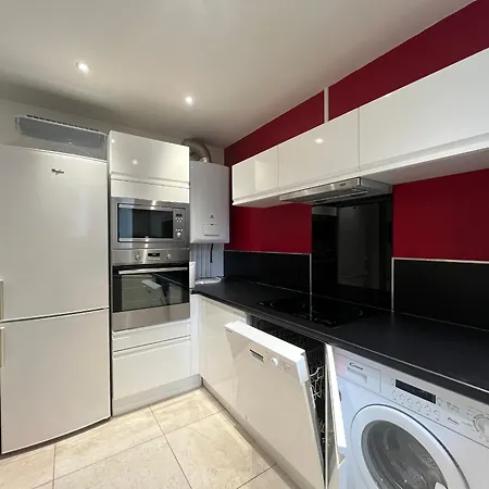 아파트 Spacieux Renove Avec Terrasse Et Parking Prive - Fr-1-374-99 *