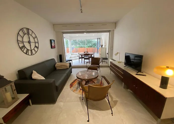 Spacieux Renove Avec Terrasse Et Parking Prive - Fr-1-374-99 *