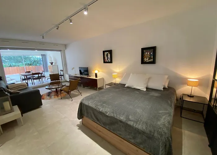 Spacieux Renove Avec Terrasse Et Parking Prive - Fr-1-374-99 Lejlighed