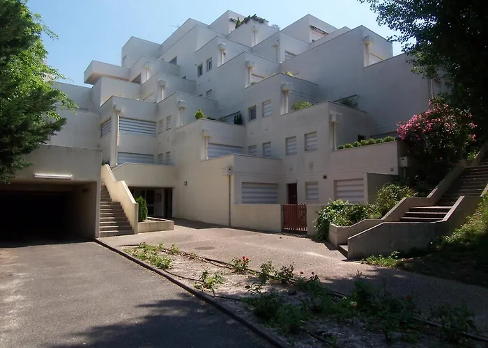 Spacieux Renove Avec Terrasse Et Parking Prive - Fr-1-374-99 شقة