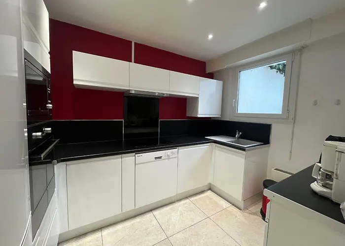 Spacieux Renove Avec Terrasse Et Parking Prive - Fr-1-374-99 Lejlighed